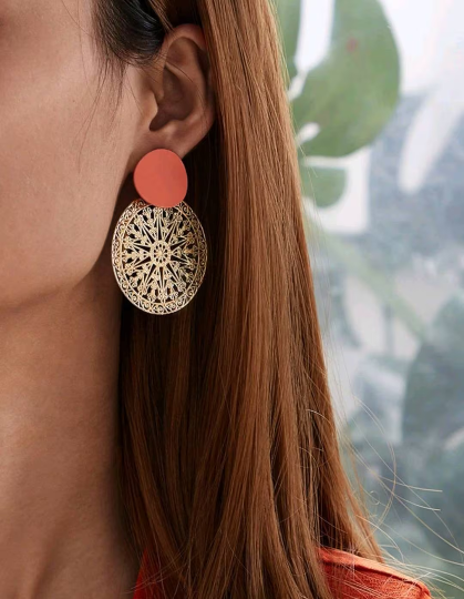 Boucles d'oreilles bohème chic mandala et corail - Boucles d'oreilles créoles pleines avec motifs - Boucles d'oreilles créoles pleines - Boucles d'oreille corail hippie chic - Shinyboheme - Boucles d'oreille hippie chic - Créoles hippie chic - Créoles bohèmes - Créoles mandale - Créoles bohochic - Créoles or bohème