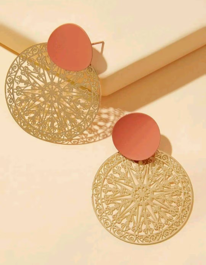 Boucles d'oreilles bohème chic mandala et corail - Boucles d'oreilles créoles pleines avec motifs - Boucles d'oreilles créoles pleines - Boucles d'oreille corail hippie chic - Shinyboheme - Boucles d'oreille hippie chic - Créoles hippie chic - Créoles bohèmes - Créoles mandale - Créoles bohochic - Créoles or bohème