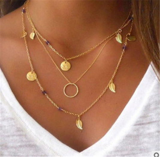 Collier triple chaînes boho chic - Collier avec plumes d'or - Shinyboheme - Collier or et améthyste - Collier améthyste naturelle - Collier hiipie chic plumes - Collier avec améthyste - Shiny bohème