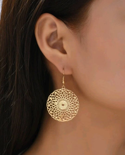 Boucles d'oreilles bohème chic mandala - Boucles d'oreilles créoles pleines avec motifs - Boucles d'oreilles créoles pleines - Boucles d'oreille hippie chic - Shinyboheme - Boucles d'oreille hippie chic - Créoles hippie chic - Créoles bohèmes - Créoles mandale - Créoles bohochic - Créoles or bohème
