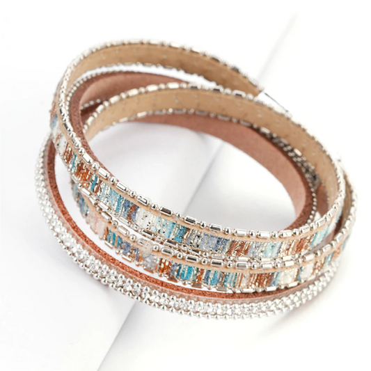 Manchette en cuir et strass femme - Shinyboheme - Bijoux fantaisie pour femme - Bracelet bohochic femme - Manchette bohochic - Manchette bohème chic - Bijoux bohochic - Manchette femmme élégante - Bijoux pour tenue de soirée - Bijoux class femme - Bijoux élégant femme pas cher - Bijoux fantaisie femme - Shiny Bohème
