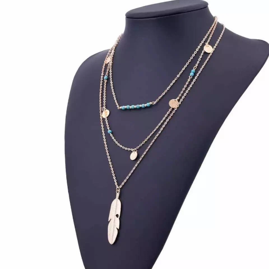 Collier sautoir avec plumes et pierre de turquoise - collier triple chaîne bohème - Shinyboheme - Sautoir amérindien - Sautoir boho chic plume et pierre de turquoise - Pierre de turquoise naturelle - Pierre de lithothérapie - Shiny bohème
