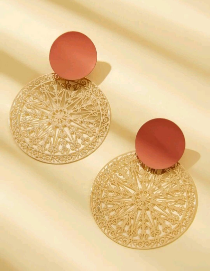 Boucles d'oreilles bohème chic mandala et corail - Boucles d'oreilles créoles pleines avec motifs - Boucles d'oreilles créoles pleines - Boucles d'oreille corail hippie chic - Shinyboheme - Boucles d'oreille hippie chic - Créoles hippie chic - Créoles bohèmes - Créoles mandale - Créoles bohochic - Créoles or bohème